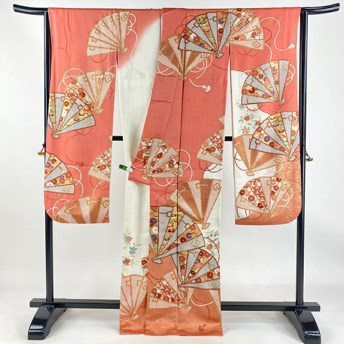 振袖禮服 身長166.5cm 袖長66cm M 雙層 吾妻德穗 落款あり 扇子 菊花唐草紋 金絲 金銀彩 鮭粉色 純蠶絲 逸品級