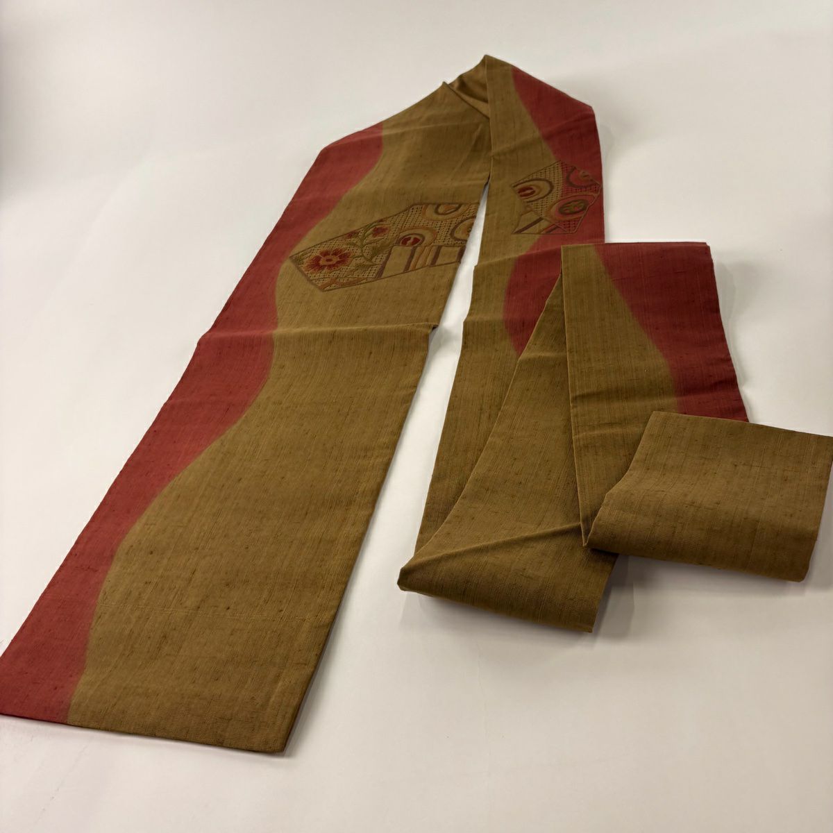 【庫存清倉】 名古屋帶 美品 秀品級 紬織織 草花紋紋 幾何學圖案 刺繡 茶綠 純蠶絲