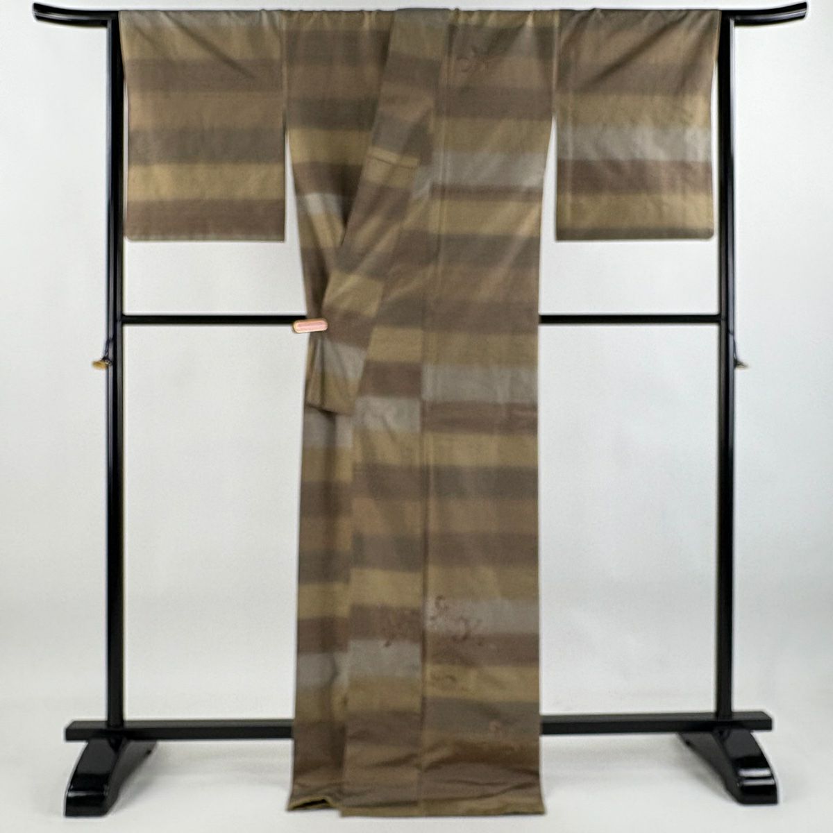 【美品】 付下 身長174cm 袖長66.5cm M 雙層 蒋雪英 紬織織 落款 花橫縞 刺繡 茶 純蠶絲 逸品級
