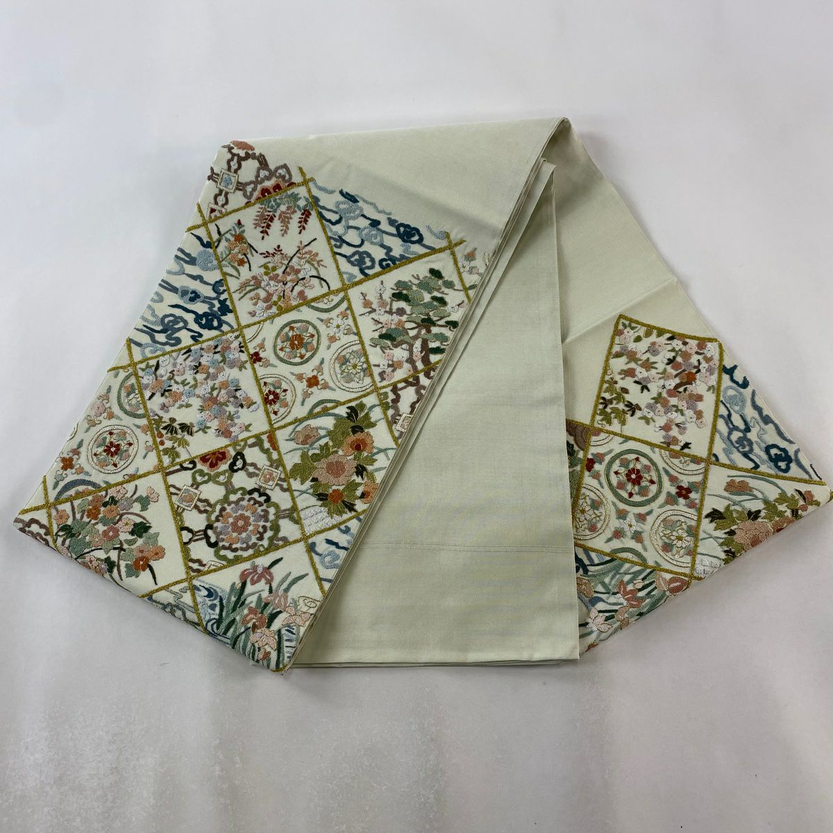 【美品】 袋帶 逸品級 斜格子 草花紋紋 相良刺繡 淺綠色 お太鼓圖案 純蠶絲