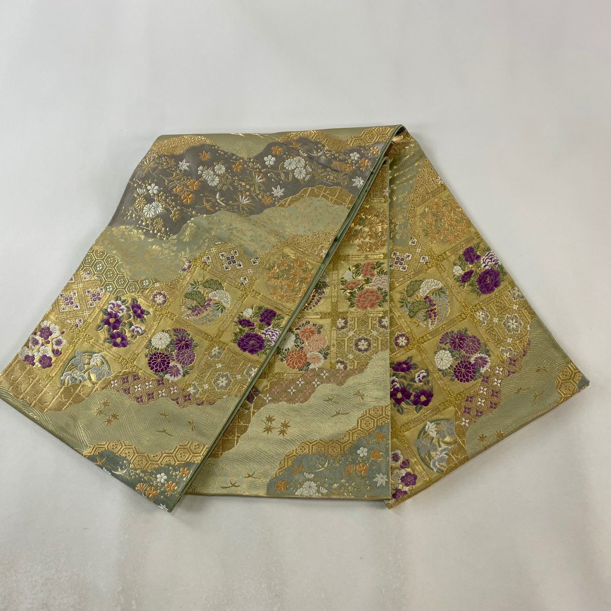 袋帶 逸品級 じゅらく 落款あり じゅらく帝王紫 格天井 草花紋 金糸 金金箔 金色 お太鼓柄 純蠶絲