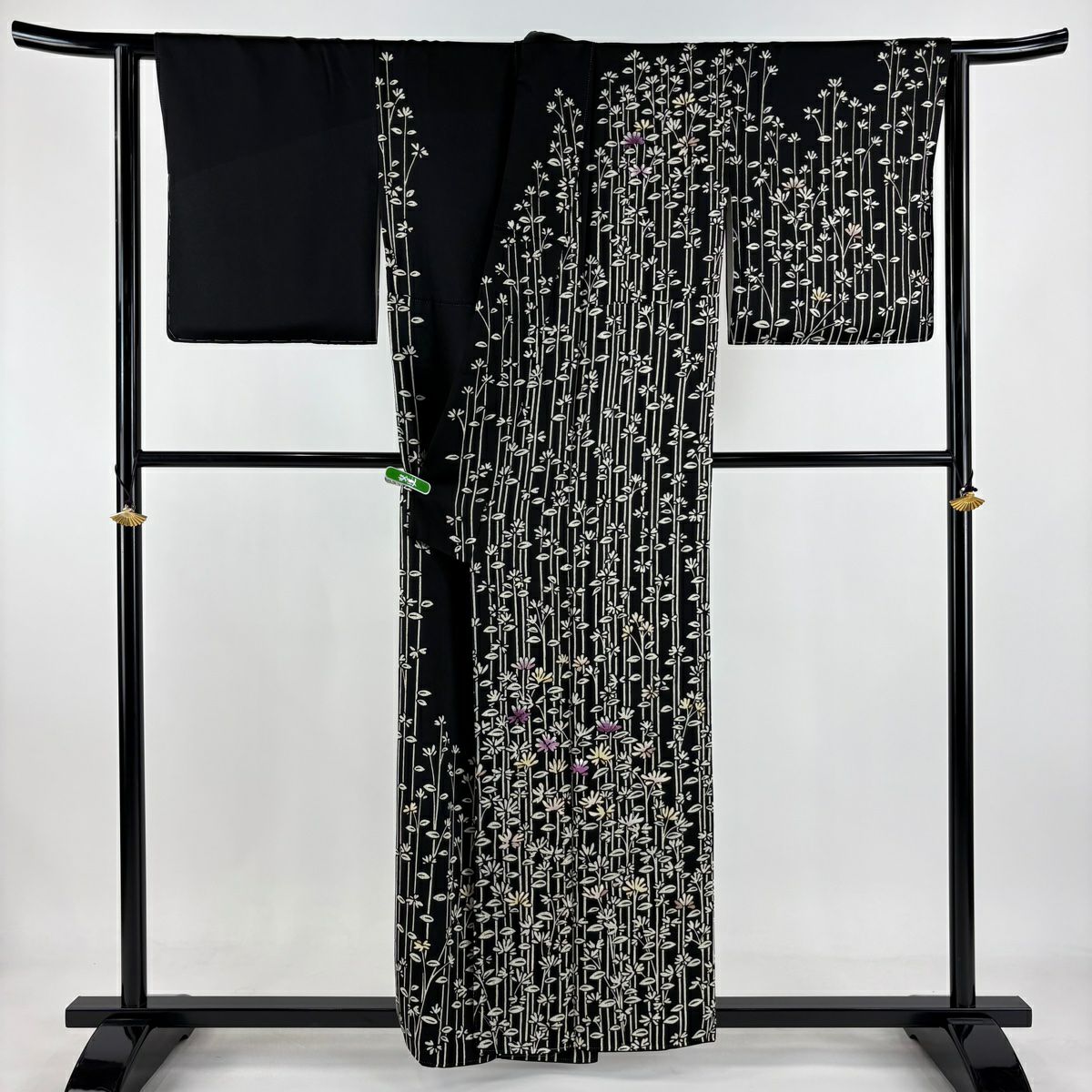 【美品】訪問服 身長157cm 袖長64cm M 雙層 帝王紫 落款 菊花花刺繡 金彩裝飾 黑色 純蠶絲 逸品級