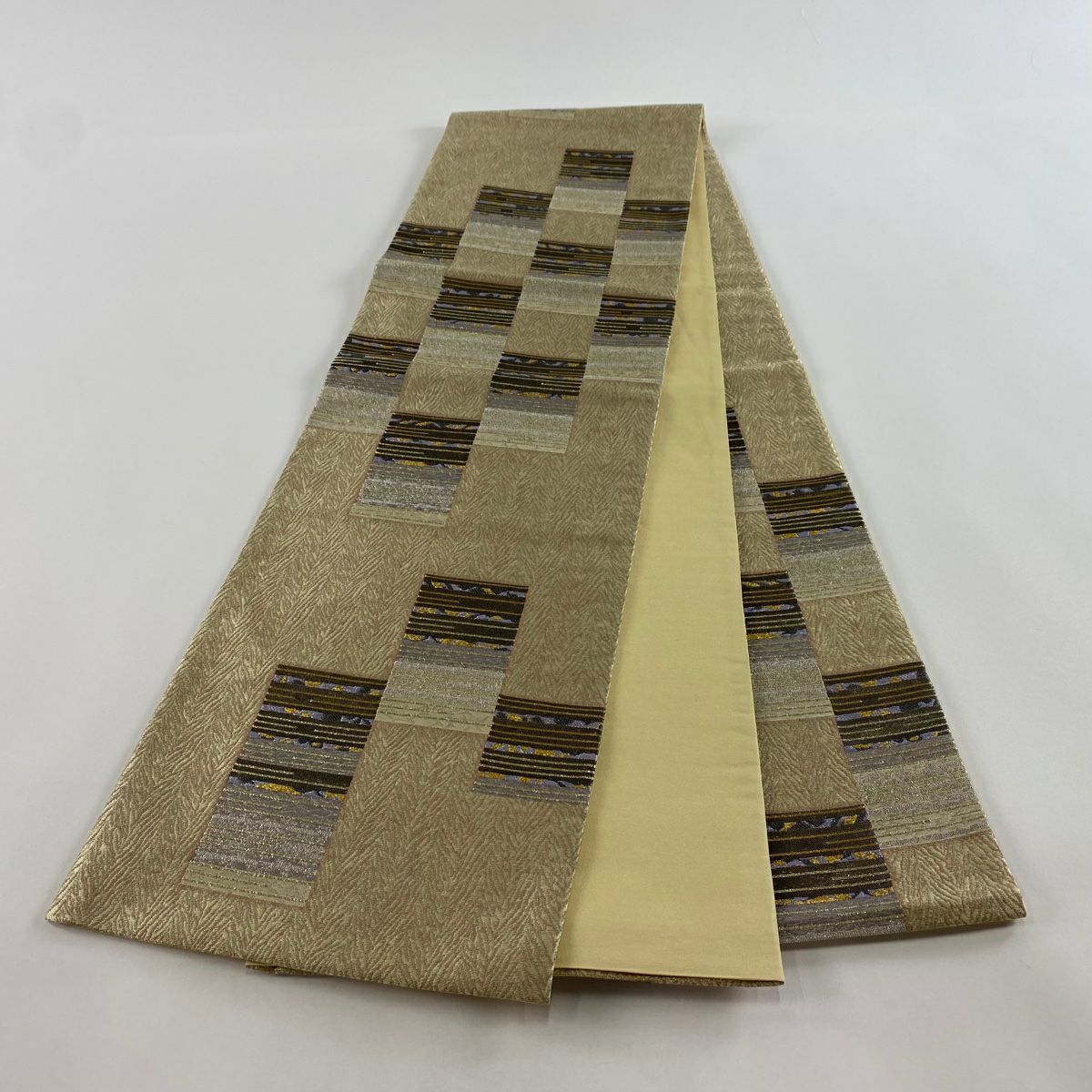 【清倉特賣】 【美品】 袋帶 名品級 變化市松樹 紋理 金通金箔 米色 六通 純蠶絲
