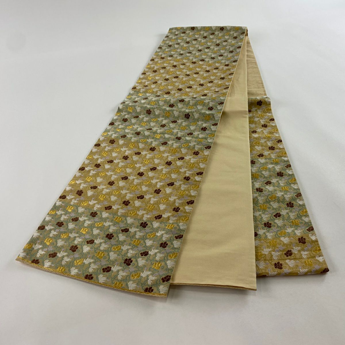 【清倉特賣】 【美品】 袋帶 名品級 花唐草紋 金絲 米色 六通 純蠶絲