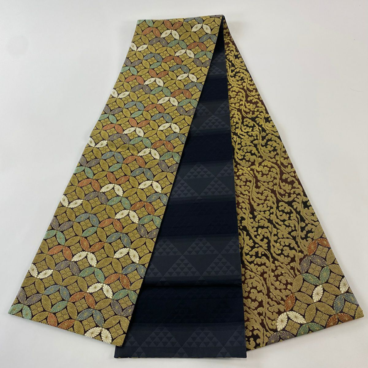【美品】 袋帶 逸品級 手先二通り 花七寶 幾何學 金絲 金色 大鼓圖案 純蠶絲