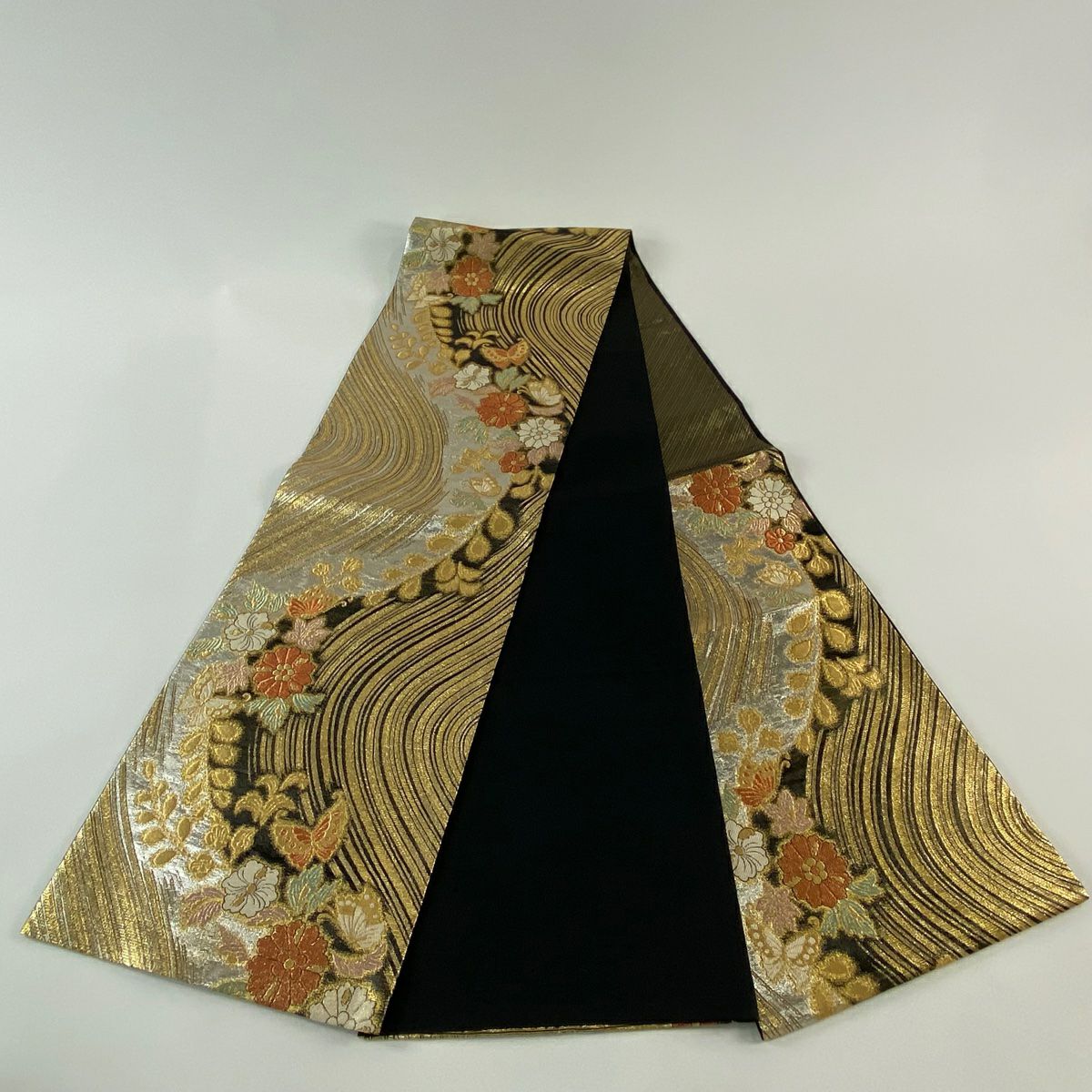【美品】 袋帶 秀品級 草花紋紋 蝶 金絲 金金箔 金色 六通 純蠶絲
