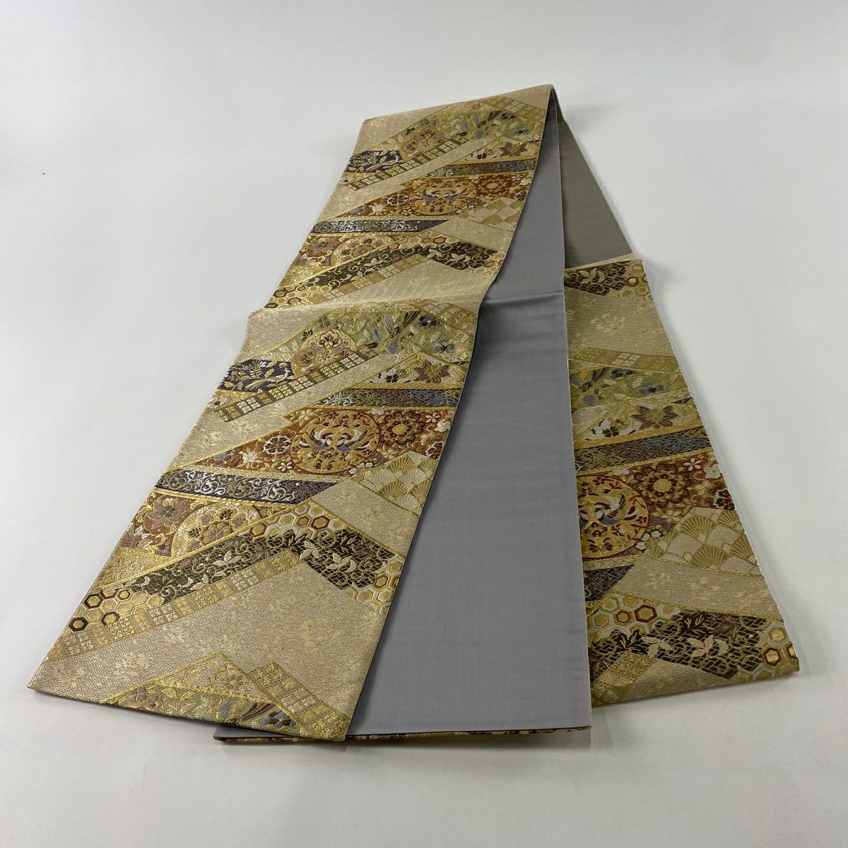【美品】 袋帶 秀品級 向鳥 草花紋 金銀彩 金金箔 金色 六通 純蠶絲