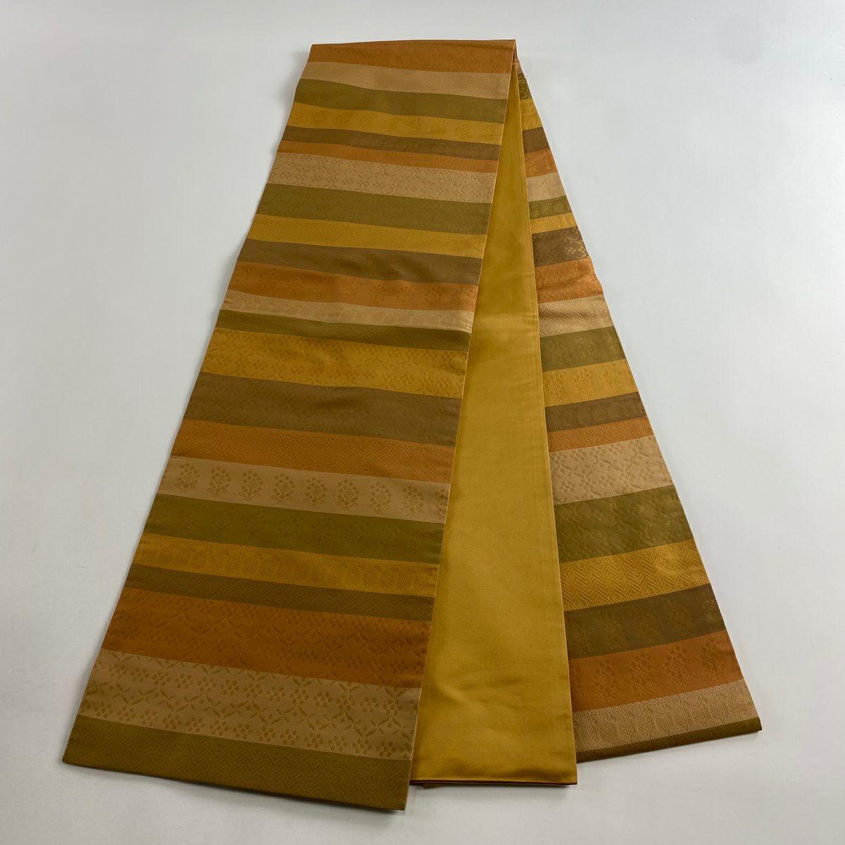 【美品】 袋帶 秀品級 織悅 落款あり 段紋 草花紋紋 金絲 黃土色 全通 純蠶絲