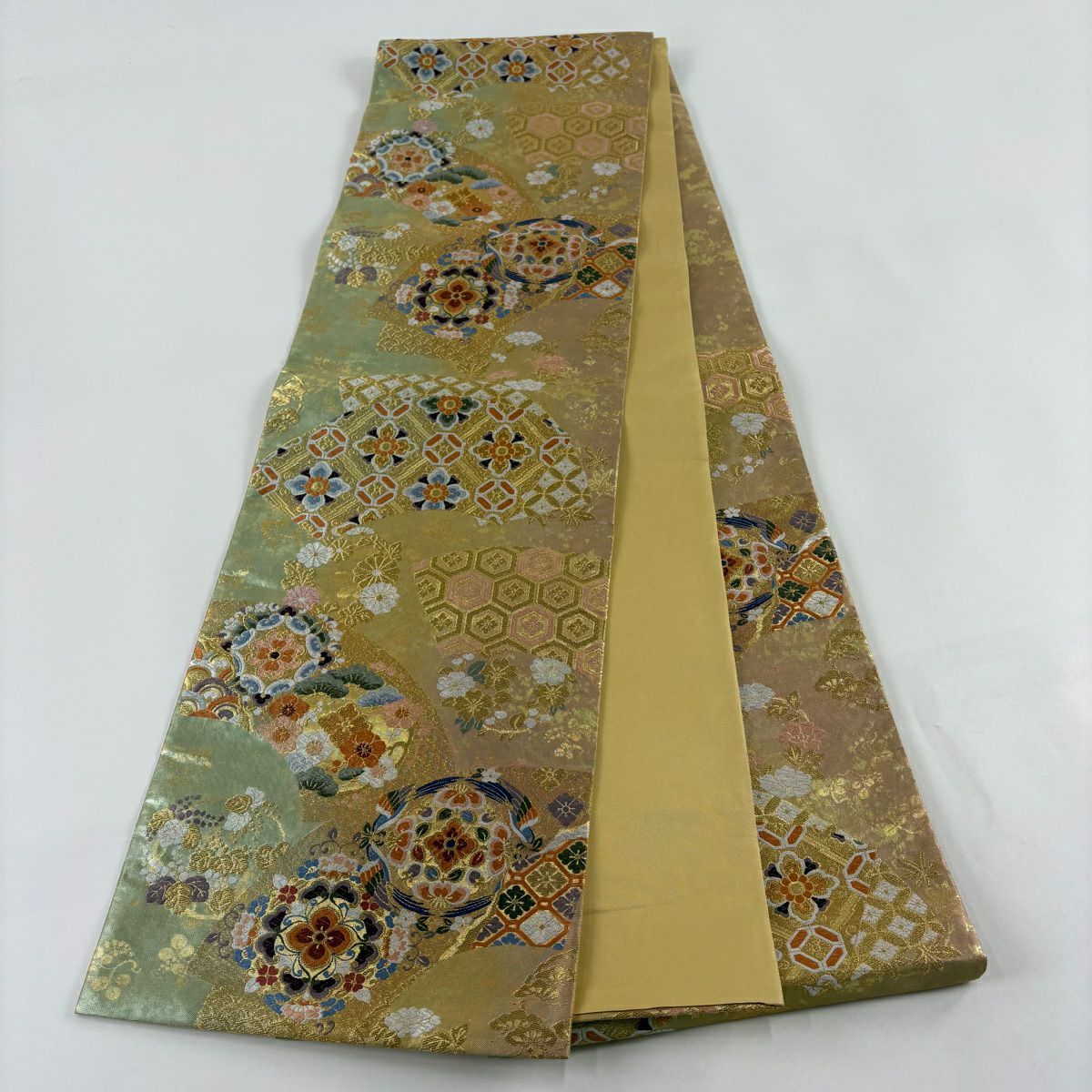 【美品】 袋帶 秀品級 扇子面 草花紋 金絲 金金箔 金色 六通 純蠶絲