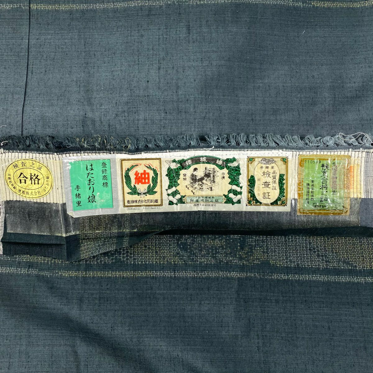 【美品】 結城紬織 身長158.5cm 袖長66cm M 雙層 はたおり娘 やまと 證書あり 縞 龜甲絣 灰綠 純蠶絲 逸品級