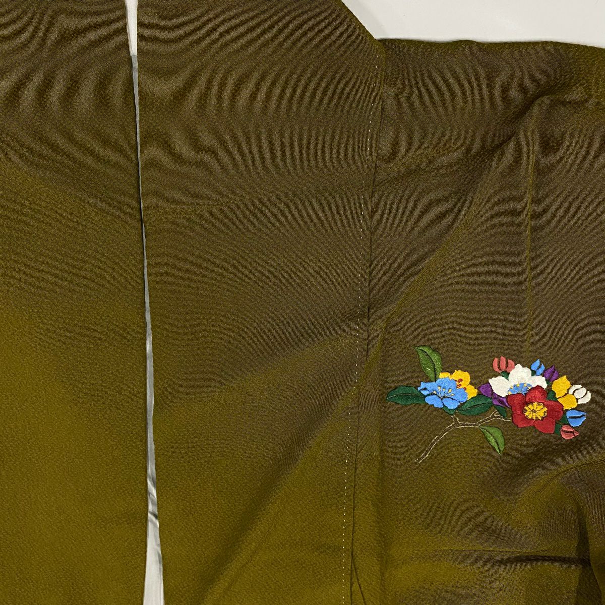 【庫存清倉】振袖禮服 身長160.5cm 袖長66cm M 雙層 草花紋紋 蝶刺繡 金絲 茶綠 純蠶絲 名品級
