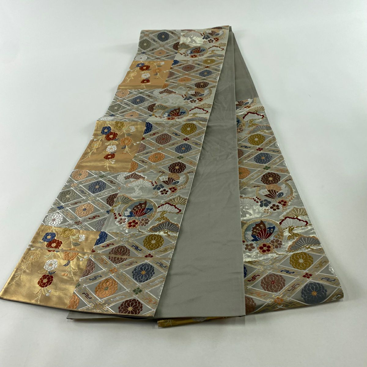 【美品】 袋帶 秀品級 關西仕立 草花紋紋 蝶 刺繡 金銀彩 六通 純蠶絲