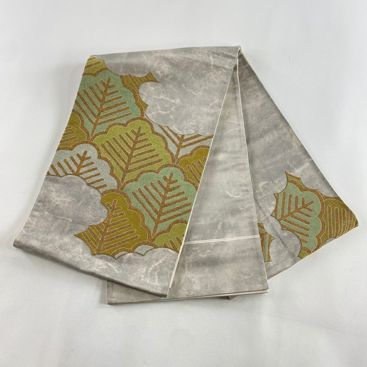 【庫存清倉】 【美品】 袋帶 名品級 樹木 相良刺繡 金絲 灰色 大鼓圖案 純蠶絲