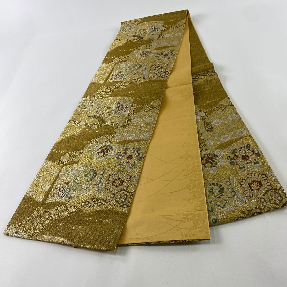【美品】 袋帶 秀品級 冊子 有職紋樣 金銀線 金金箔 金色 六通 純蠶絲
