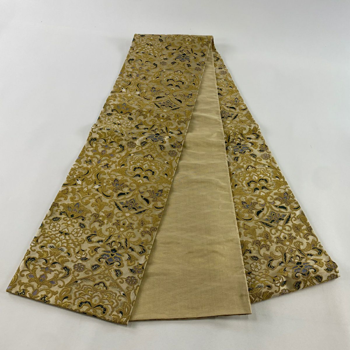 【美品】 袋帶 逸品級 草花紋 花唐草紋 輪奈織 金絲 金色 全通 純蠶絲