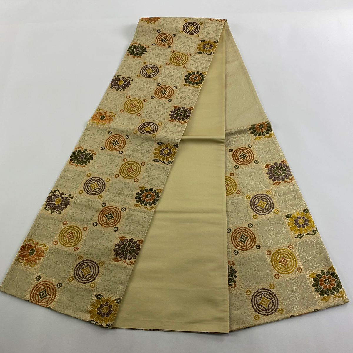 【美品】 袋帶 秀品級 市松樹 草花紋 金金箔 米色 六通 純蠶絲