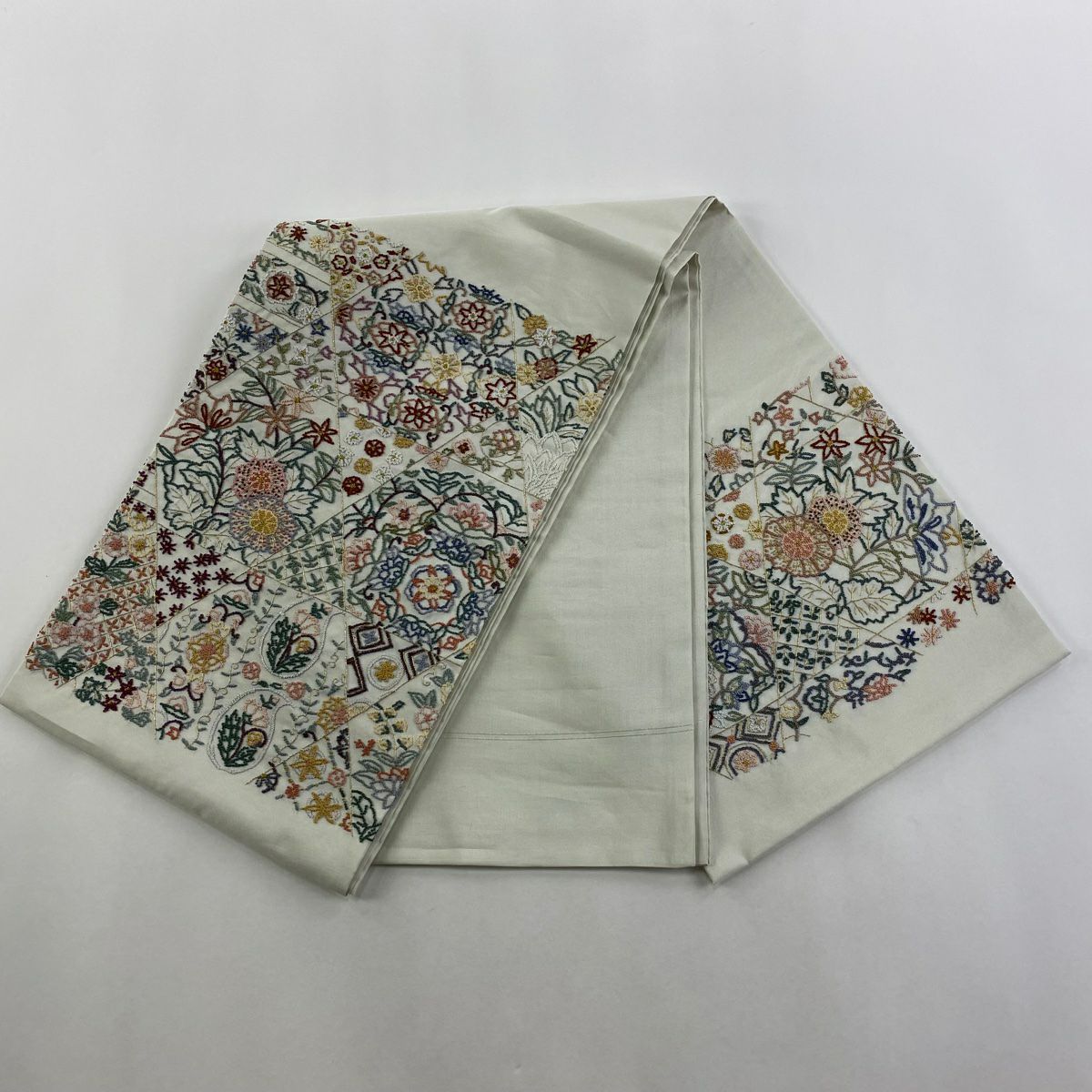 袋帶 逸品級 證書齊全 菊花花 草花紋紋 金線 相良刺繡 灰白色 大鼓圖案 純蠶絲