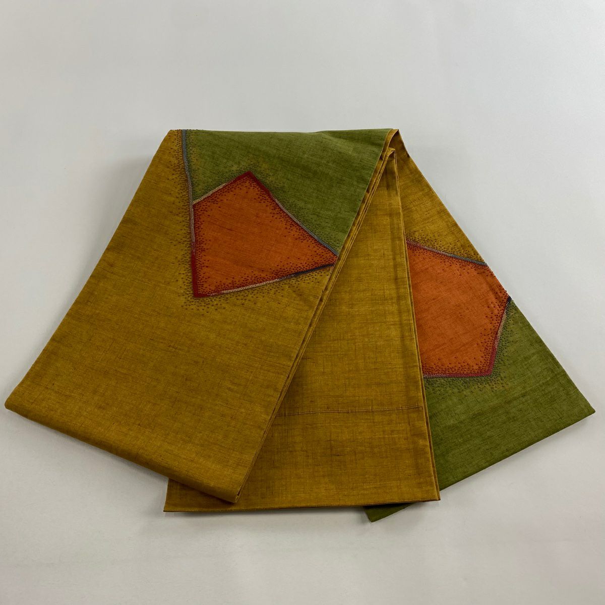 【美品】 袋帶 秀品級 紬織織 幾何圖案 相良刺繡 山吹茶 紅色 正蠶絲