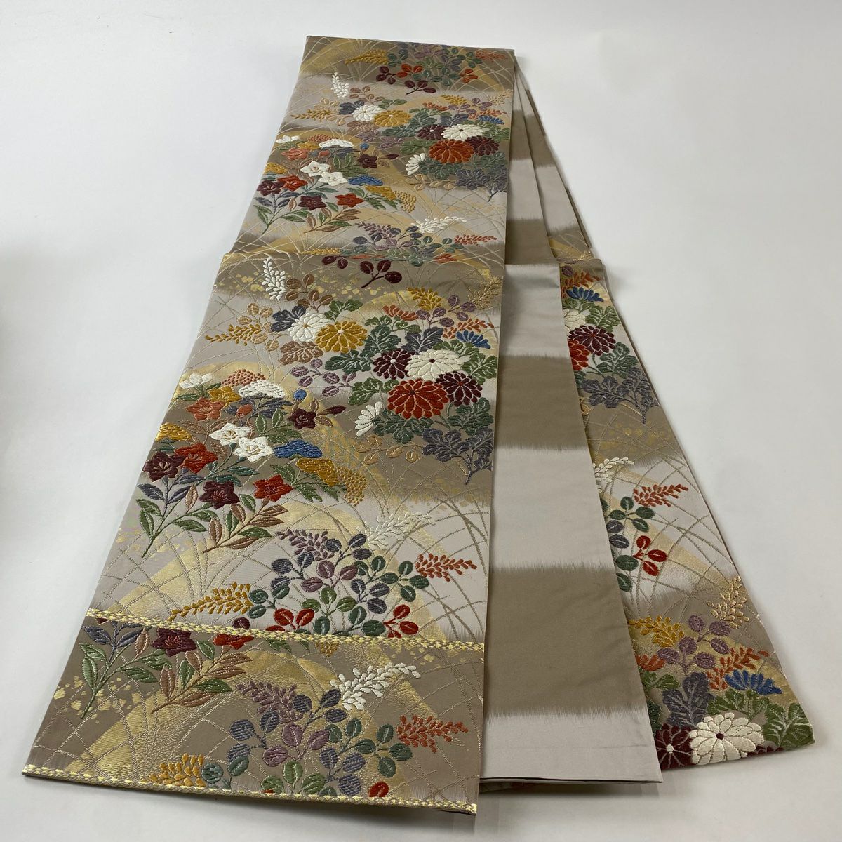 【庫存清倉】 【美品】 袋帶 名品級 附落款 關西仕立 山城機業店 秋草 金金箔散佈 唐織 金金箔 灰茶 六通 純蠶絲