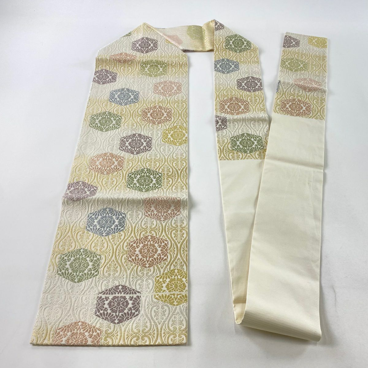 【美品】 名古屋帶 逸品級 花 幾何圖案 金金箔 唐織 米色 純蠶絲