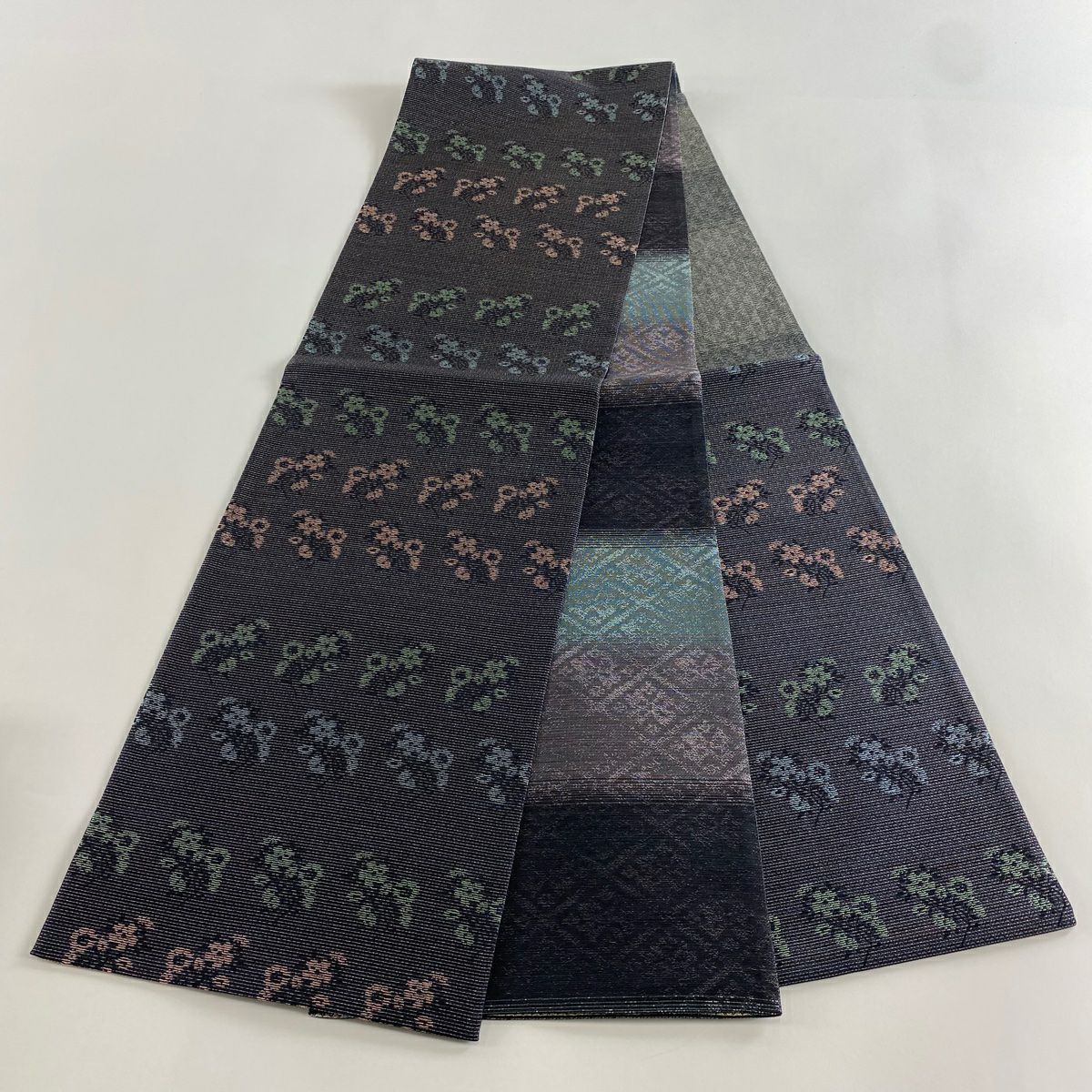【美品】 袋帶 名品級 草花紋紋 銀線 青黑 六通 純蠶絲