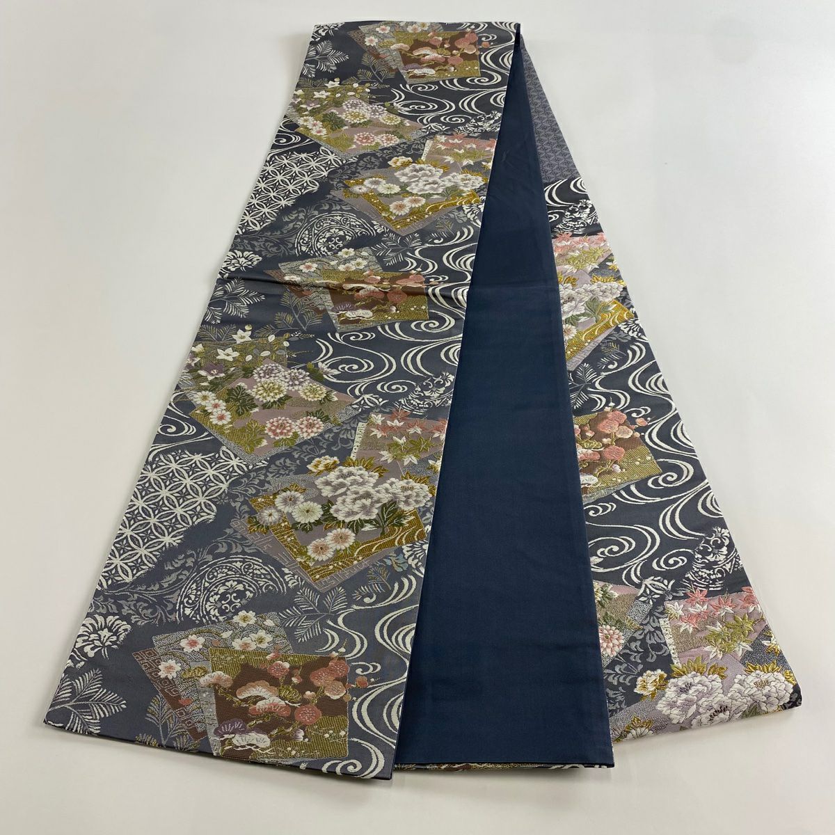 【美品】 袋帶 名品級 新小石丸 草花紋紋 流水 金糸 金金箔 灰色 六通 純蠶絲
