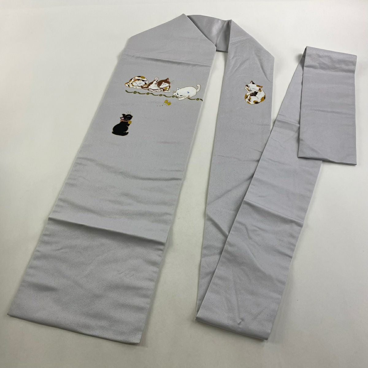 【美品】 名古屋帶 逸品級 貓 蝴蝶 金銀彩 灰色 純蠶絲