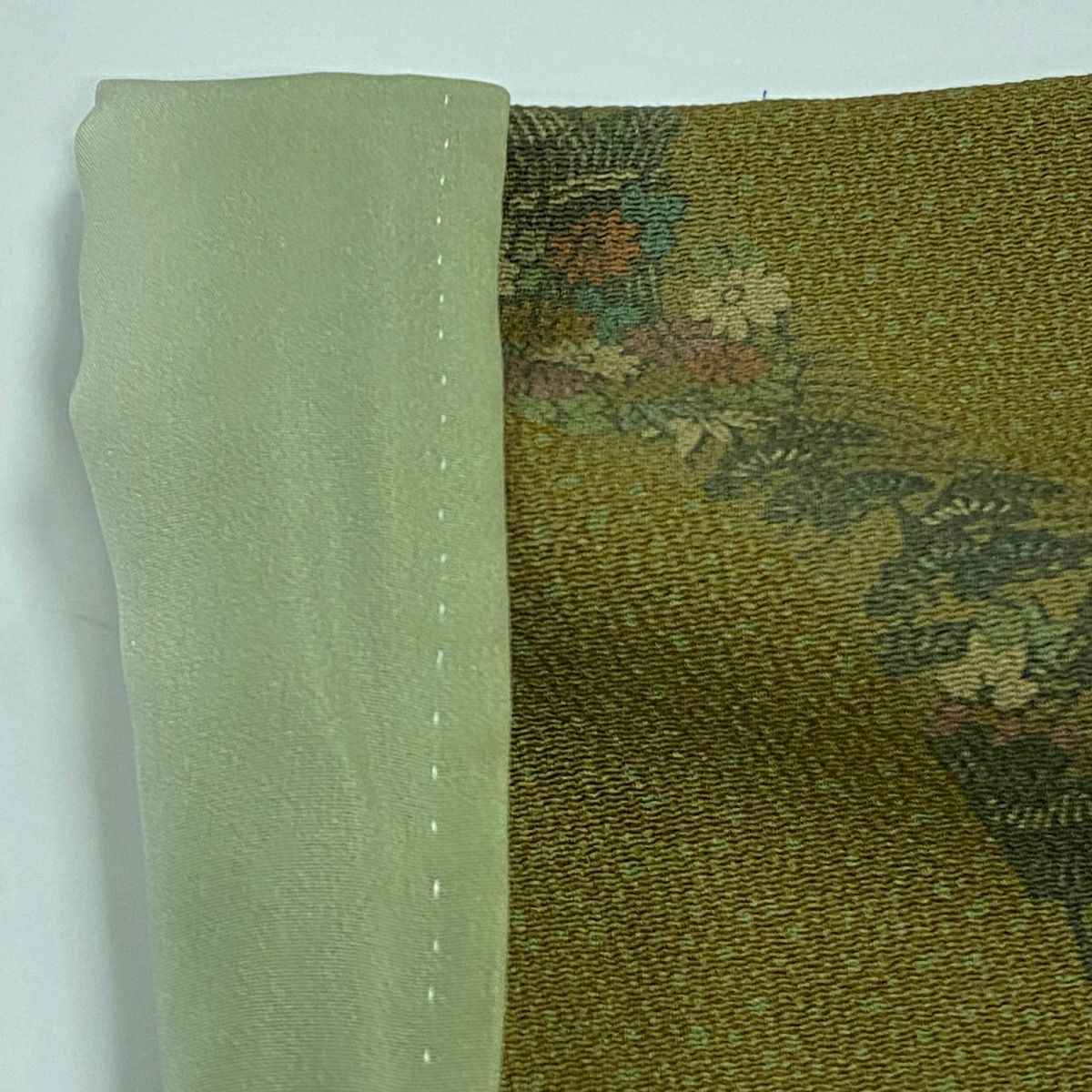 【美品】 小紋 身長157cm 袖長64cm M 雙層 南部幸雄 落款あり 草花紋紋 家屋 縮緬 鶯色 純蠶絲 優品級