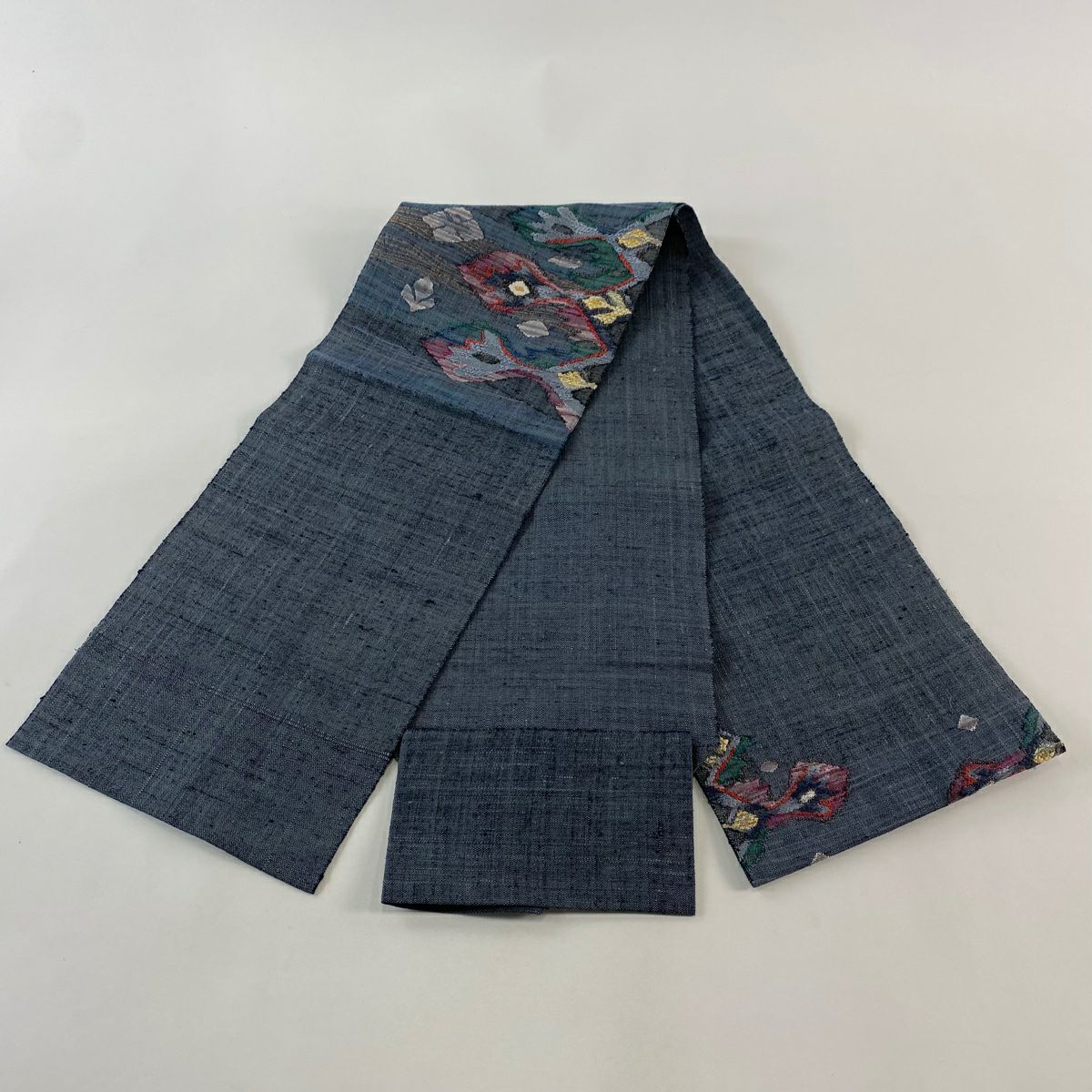 【美品】 名古屋帶 秀品級 松樹葉仕立 八寸名古屋帶 草花紋紋 幾何學圖案 金線 青灰色 純蠶絲
