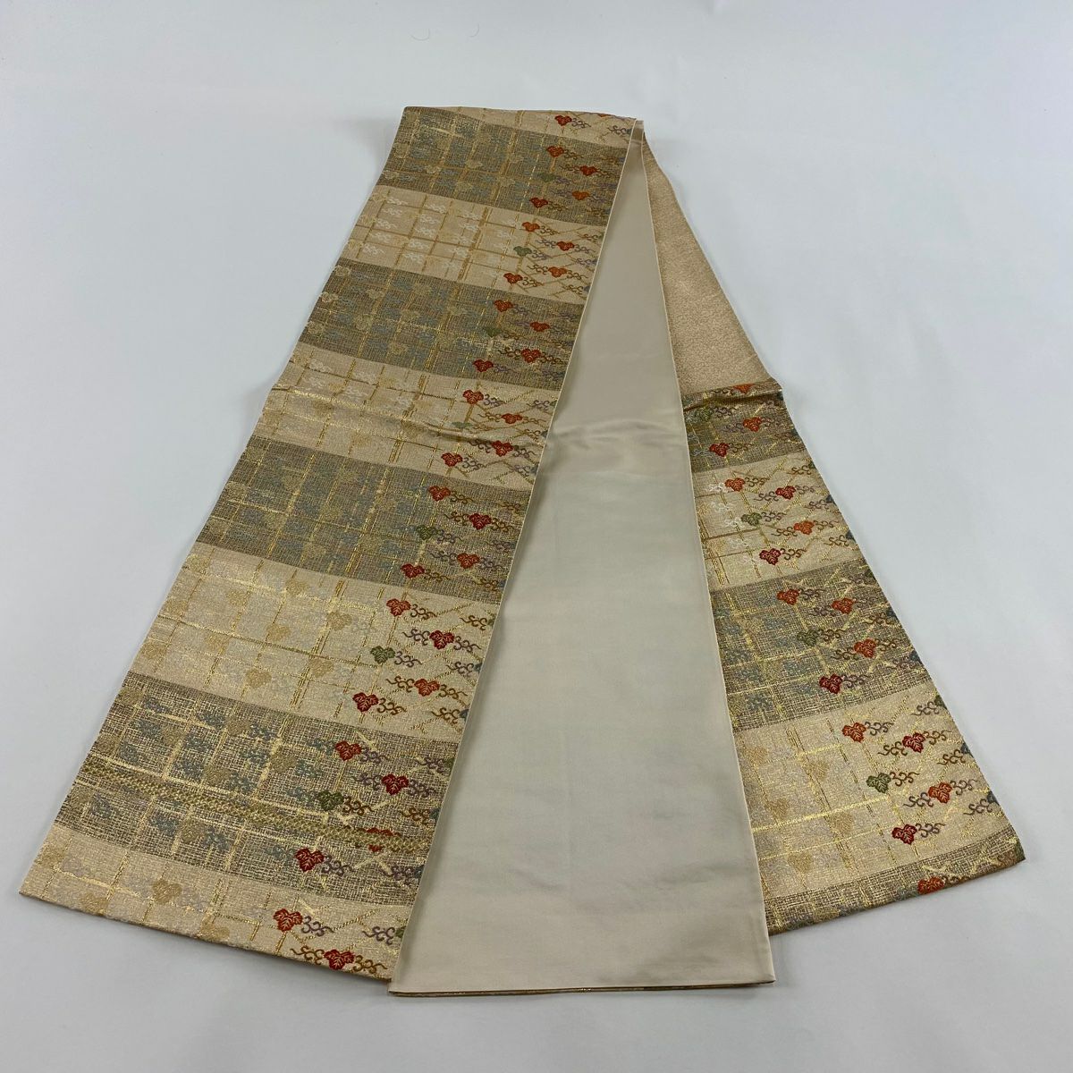 【美品】 袋帶 秀品級 格子 唐草紋 刺繡 金金箔 米色 六通 純蠶絲