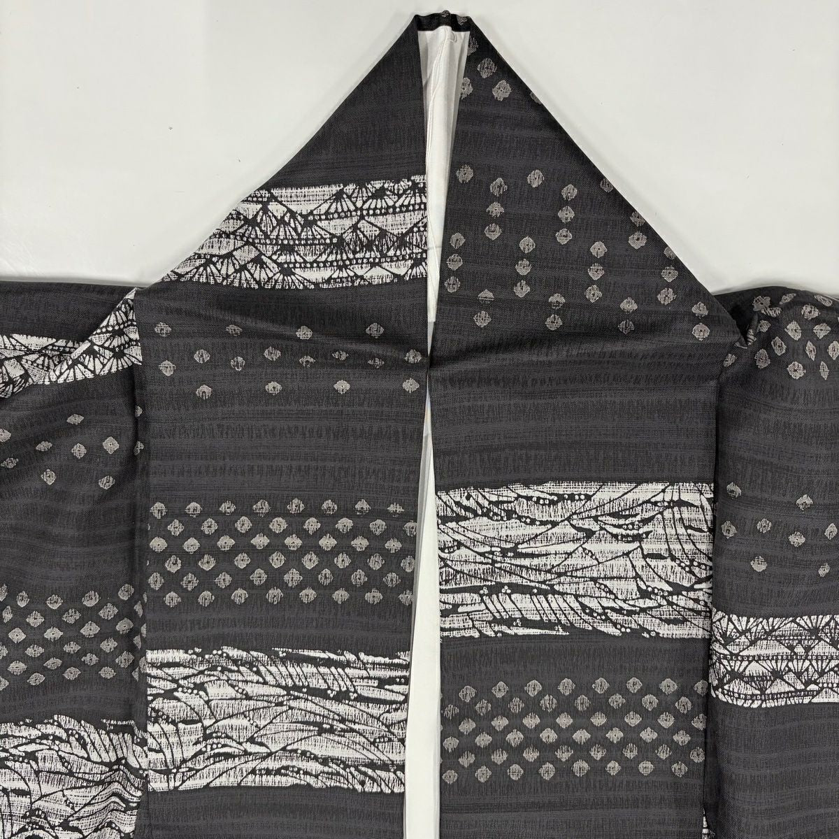 【美品】 小紋 身長155cm 袖長64cm M 雙層 紬織織 葉柄 波 黑灰 純蠶絲 名品級
