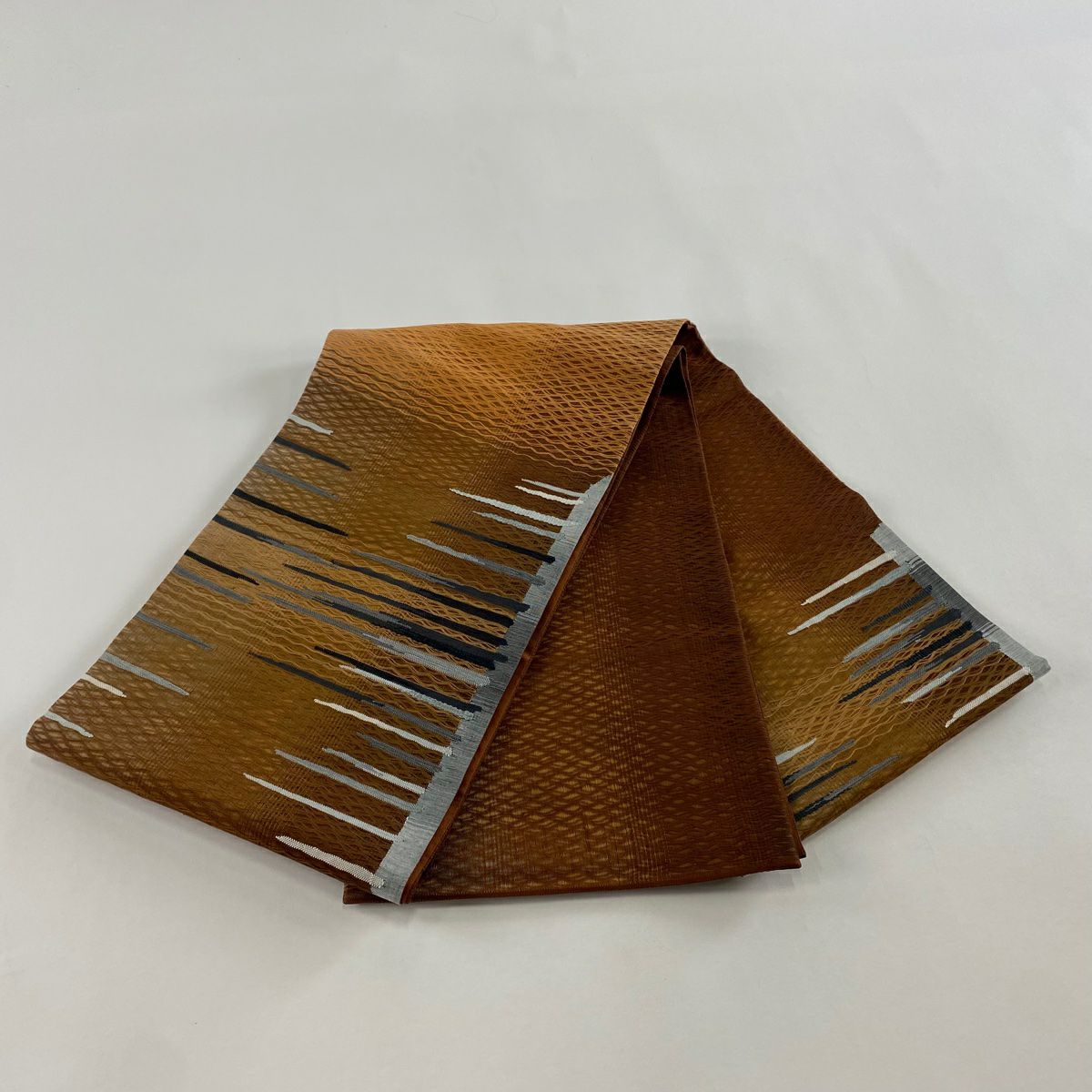 【美品】 袋帶 秀品級 幾何學 茶 お太鼓圖案 純蠶絲