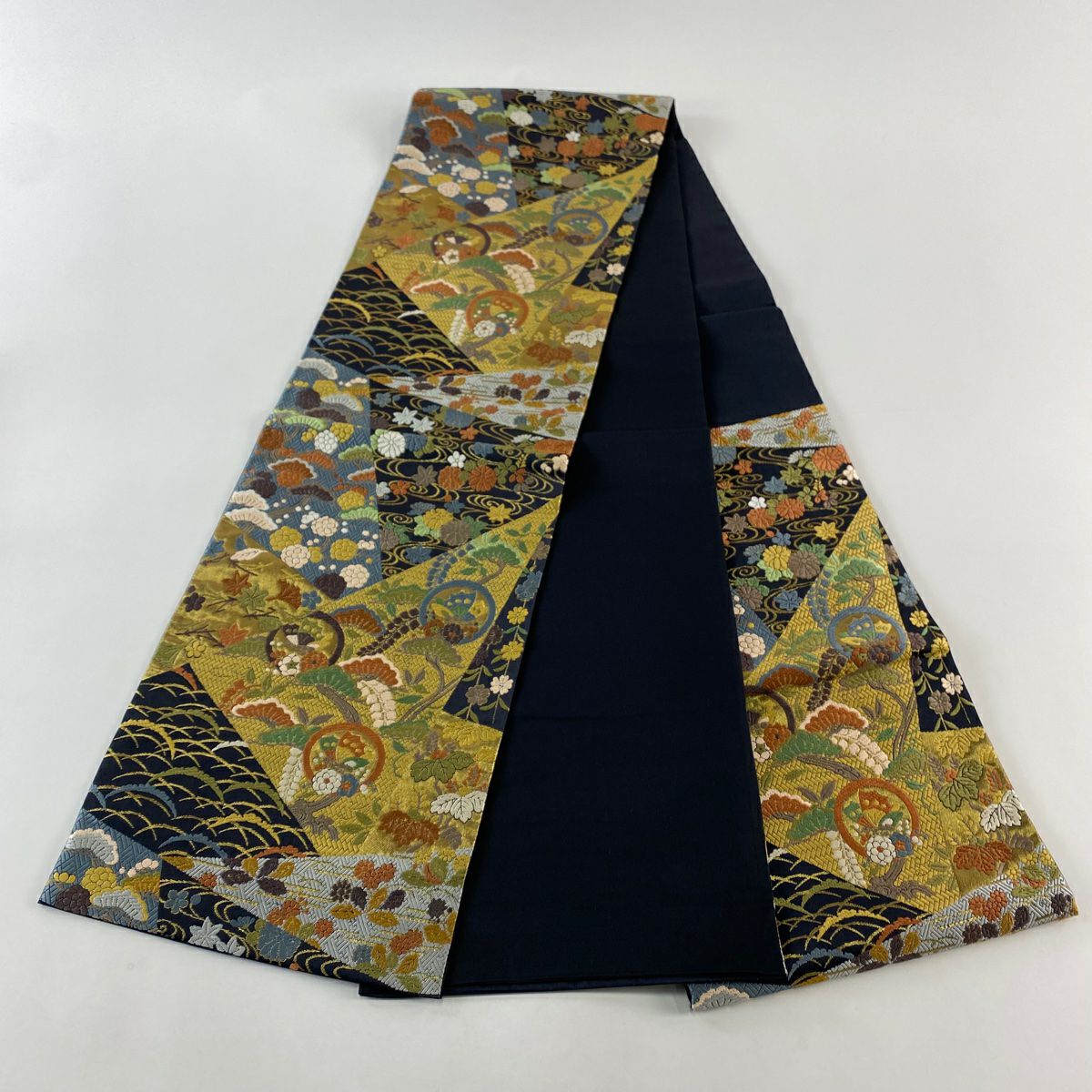 【美品】 袋帶 秀品級 笠松樹 蝶 金金箔 黑 六通 純蠶絲