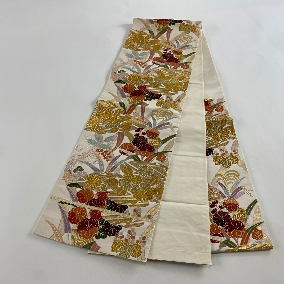 【美品】 袋帶 秀品級 草花紋紋 金糸刺繡 奶油色 六通 純蠶絲