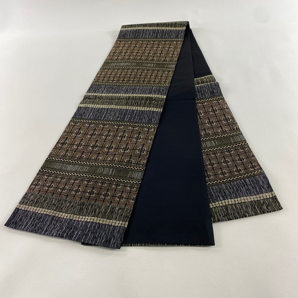 【美品】 袋帶 名品級 段紋 幾何圖案 金金箔 黑 六通 純蠶絲