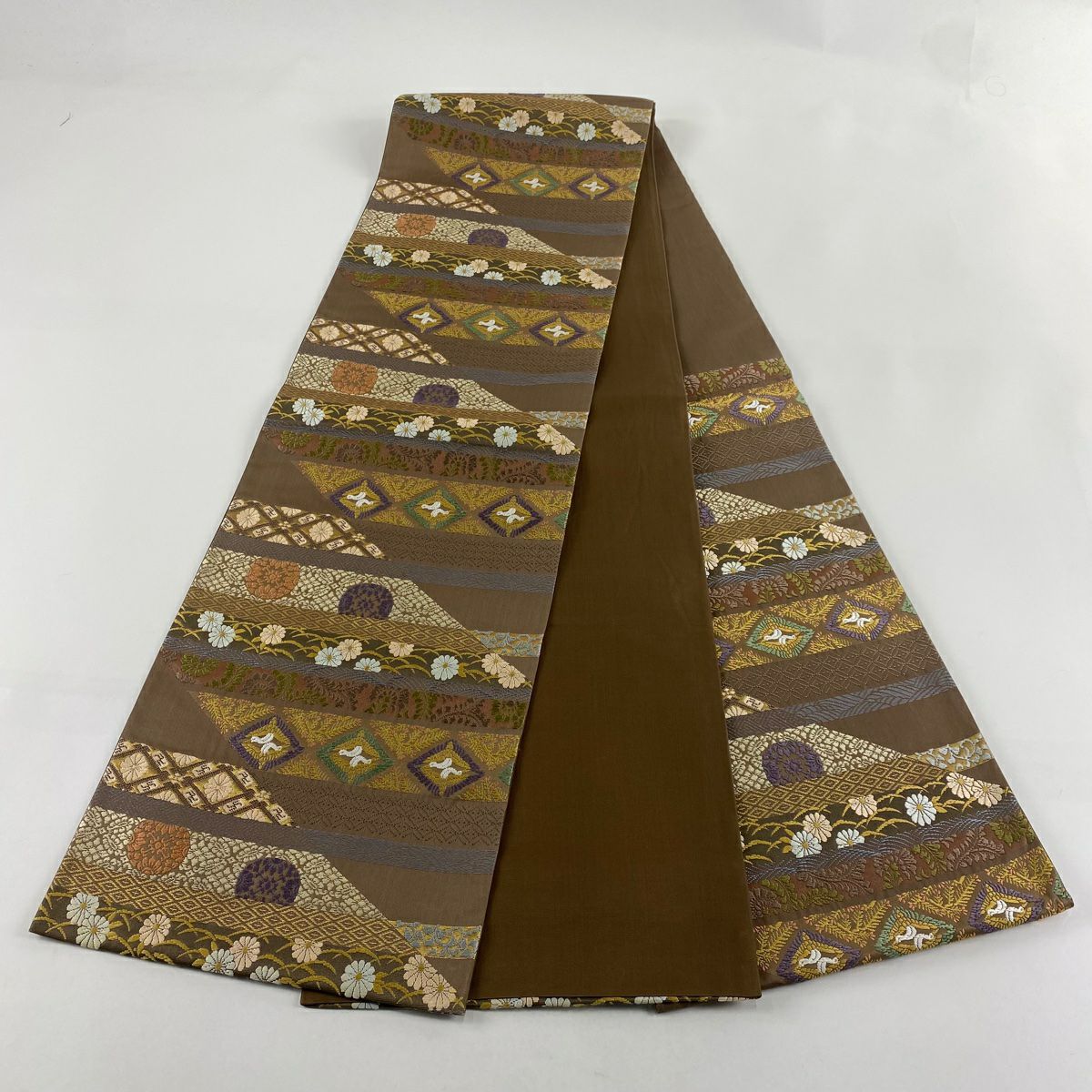 【美品】 袋帶 秀品級 鈴乃屋 向鳥 草花紋刺繡 金金箔 焦茶 六通 純蠶絲