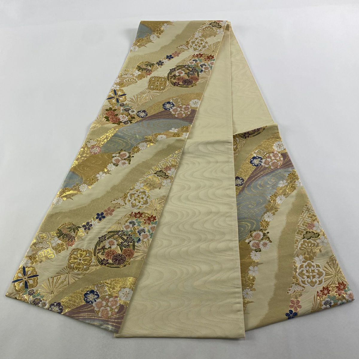 【美品】 袋帶 秀品級 花丸紋 観世水 金金箔 米色 六通 純蠶絲