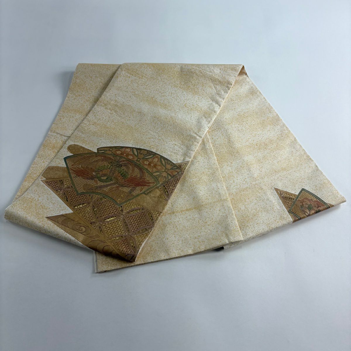 【美品】 袋帶 秀品級 扇子面 鳳凰 刺繡 金彩裝飾 奶油色 お太鼓圖案 純蠶絲