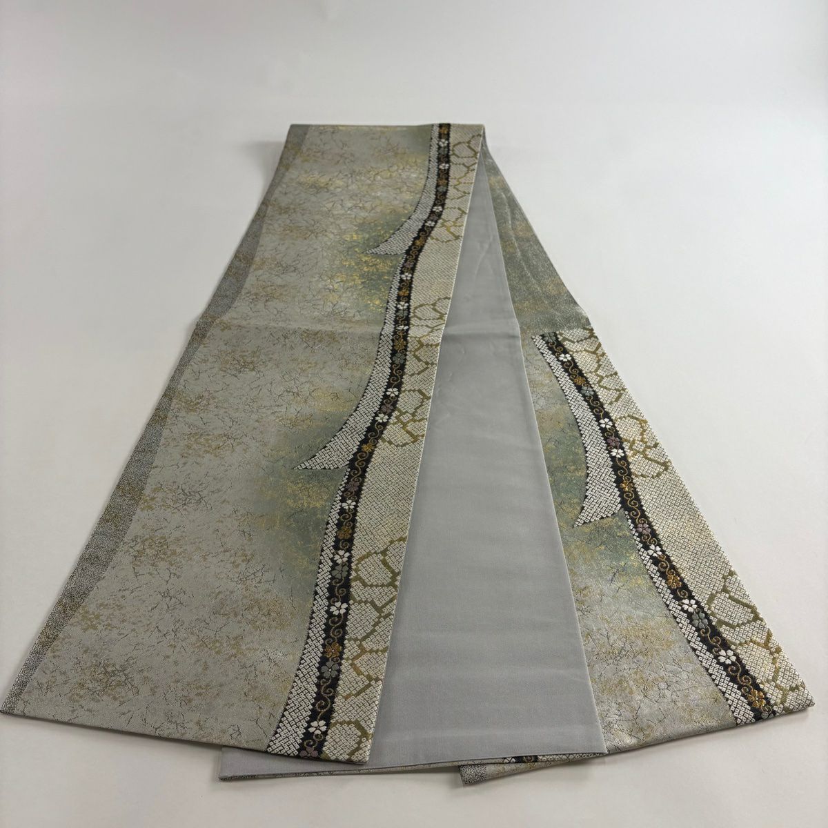 【美品】 袋帶 秀品級 花唐草紋 熨斗紋 金絲 金金箔 銀 六通 純蠶絲
