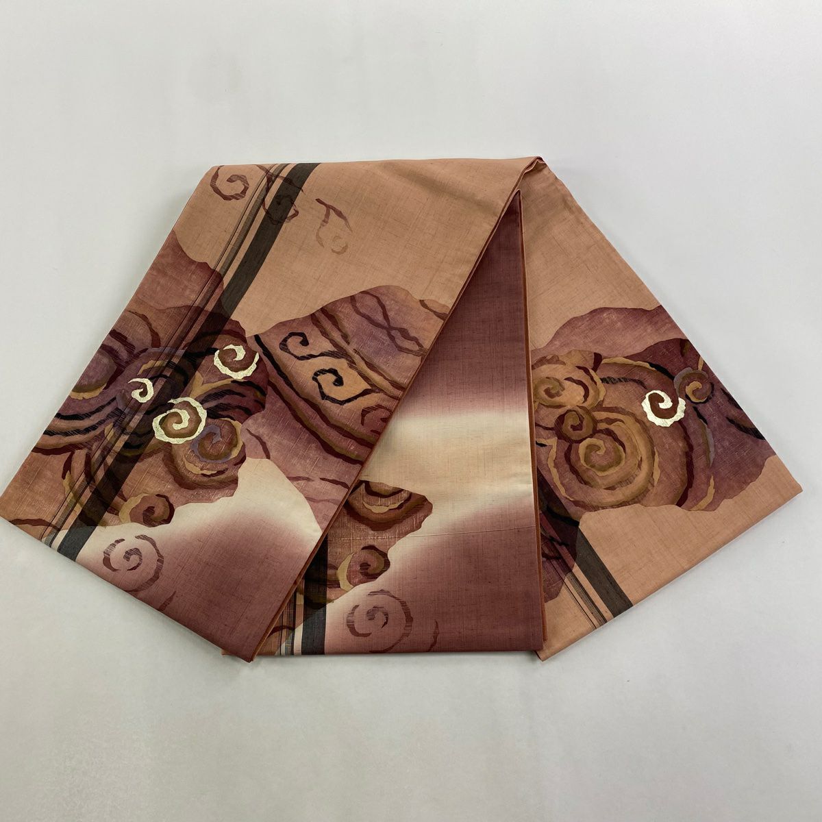 【美品】 袋帶 秀品級 落款あり 波 幾何學圖案 金彩裝飾 薄橙色 お太鼓柄 純蠶絲