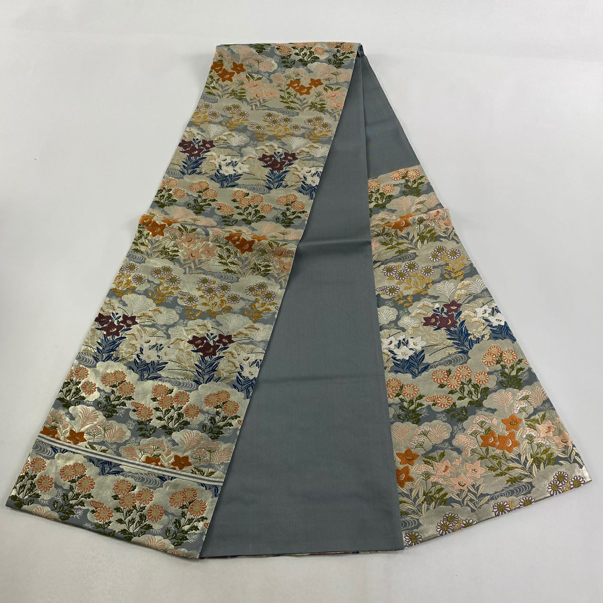 【美品】 袋帶 逸品級 秋草 雲紋 刺繡 金金箔 青灰 六通 純蠶絲