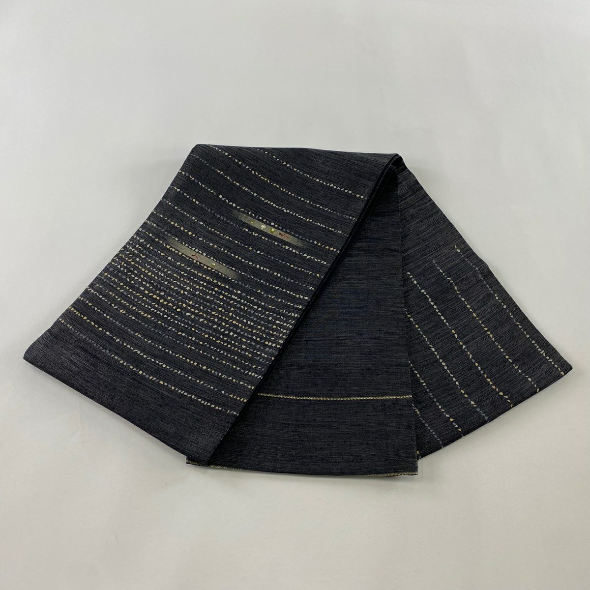 【美品】 袋帶 秀品級 鳥 幾何學 刺繡 金彩裝飾 黑灰 お太鼓柄 純蠶絲