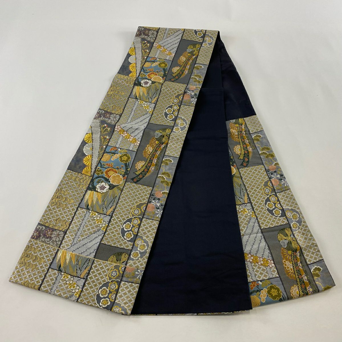 袋帶 秀品級 松樹竹子梅花 菱形 刺繡 金絲 灰色 六通 純蠶絲
