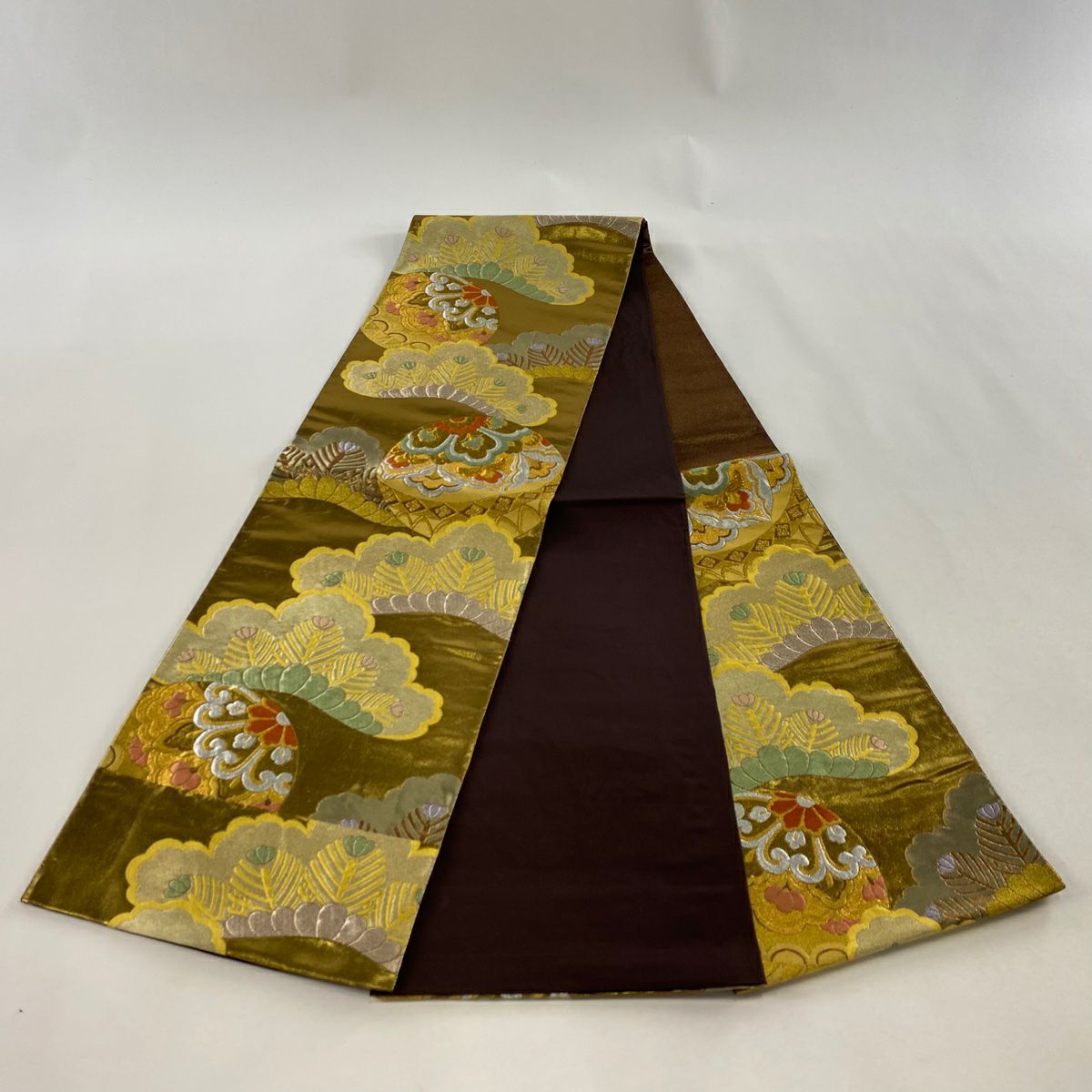 【美品】 袋帶 秀品級 振袖禮服禮服向き 笠松樹 鞠 金銀彩 金金箔 金色 六通 純蠶絲