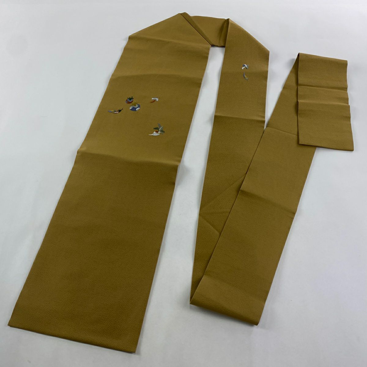 【美品】名古屋帶 秀品級 生物刺繡 金線 米色 純蠶絲