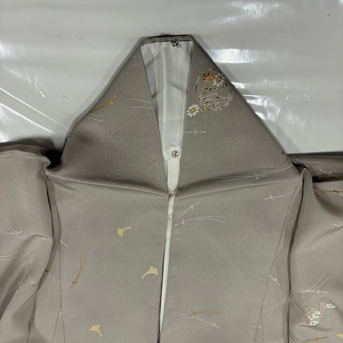【美品】 小紋 身長157cm 袖長62cm S 雙層 松樹葉 草花紋 金彩裝飾 灰 純蠶絲 秀品級