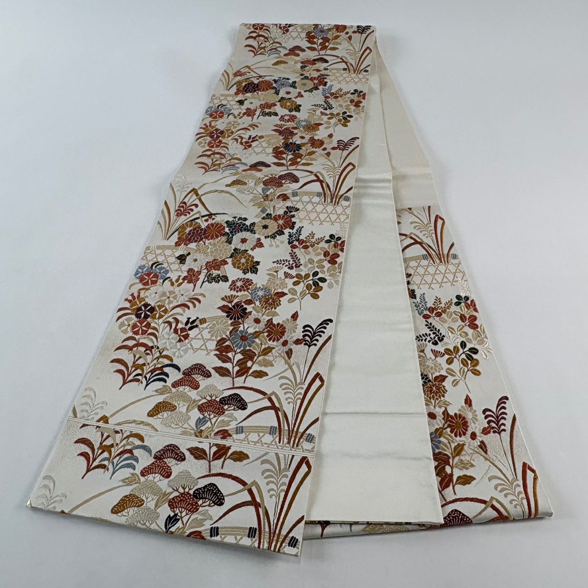 【美品】 袋帶 秀品級 草花紋紋 間垣刺繡 金絲 奶油色 六通 純蠶絲