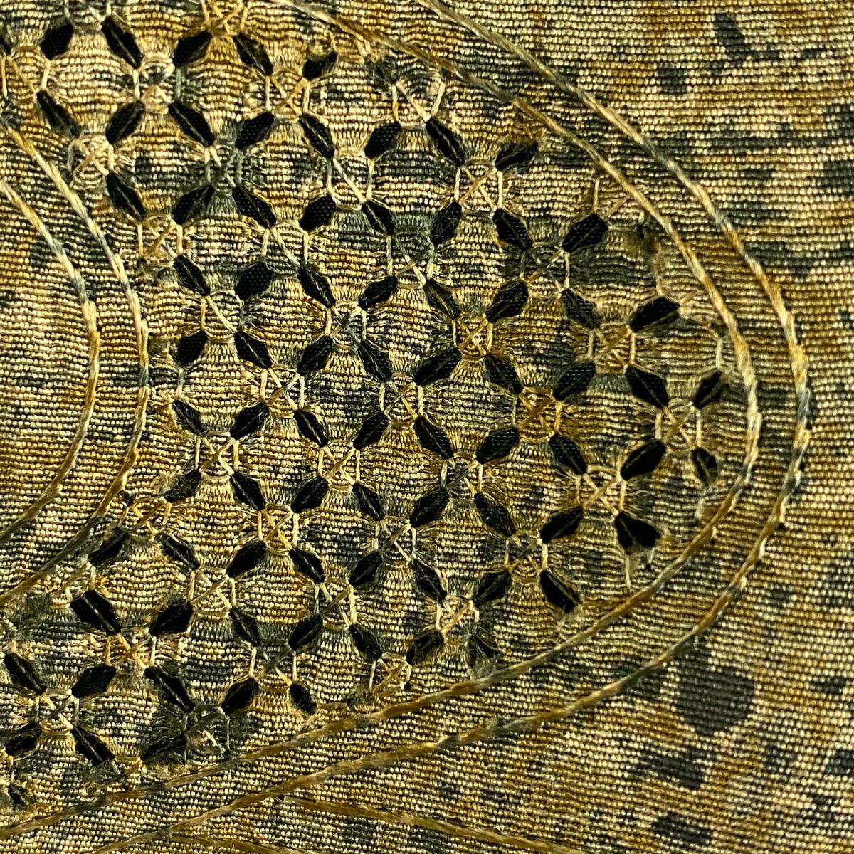 【美品】 小紋 身長158.5cm 袖長63cm S 雙層 霞 華紋 刺繡 茶綠 純蠶絲 逸品級