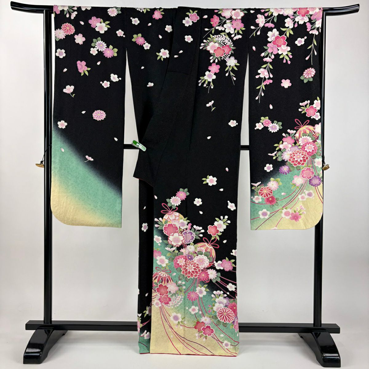 【美品】振袖禮服 身長166.5cm 袖長66cm M 雙層 草花紋紋 藥玉 金通し 金銀彩 黑 純蠶絲 逸品級