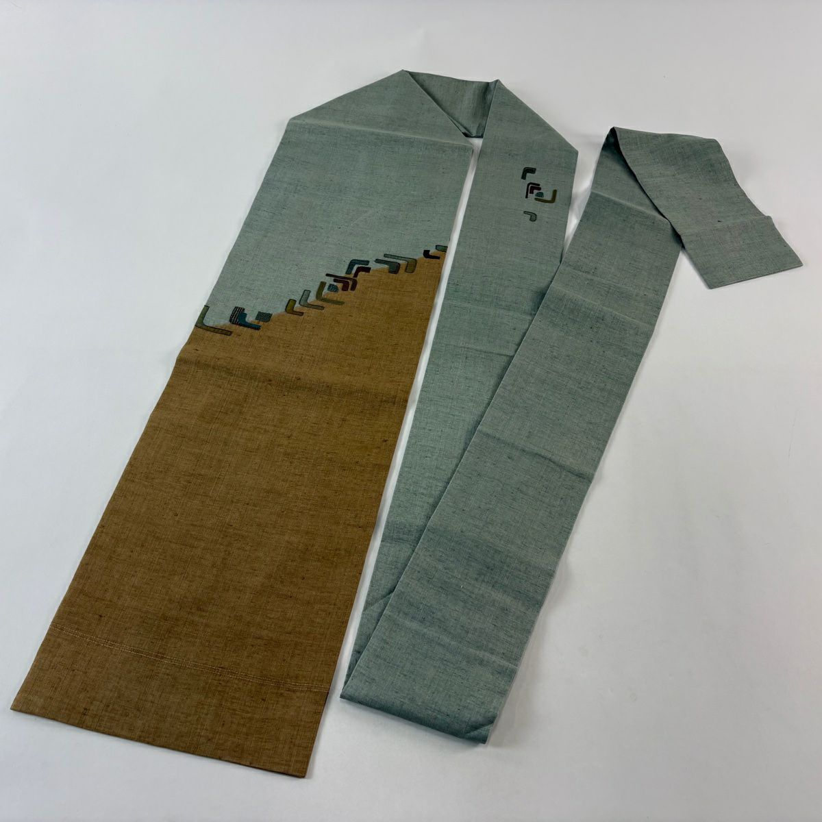 【美品】名古屋帶 秀品級 紬織織 幾何刺繡 灰綠 純蠶絲